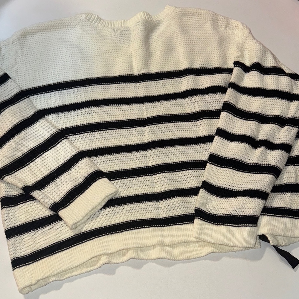 United‎ States Sweaters Cream and Black Striped Crew Neck - Picture 5 of 5